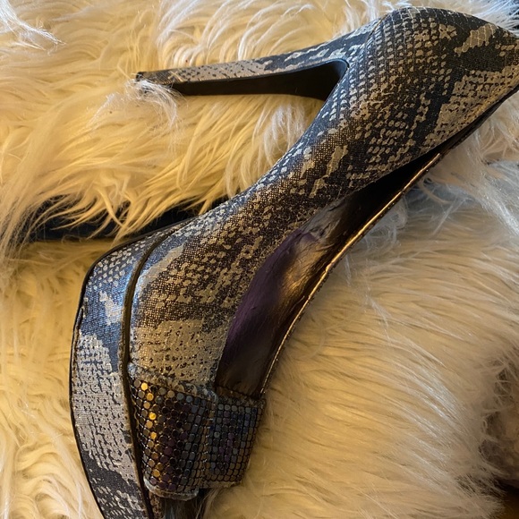 High Shoes - Picture 3 of 4